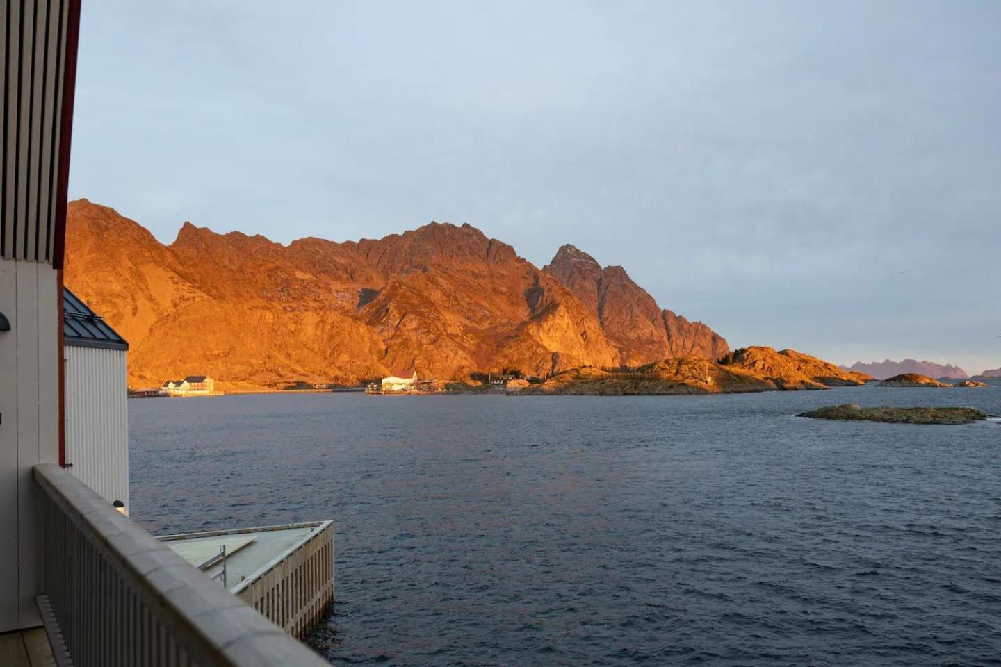 Leilighet Med Fantastisk Utsikt Henningsvær Extérieur photo