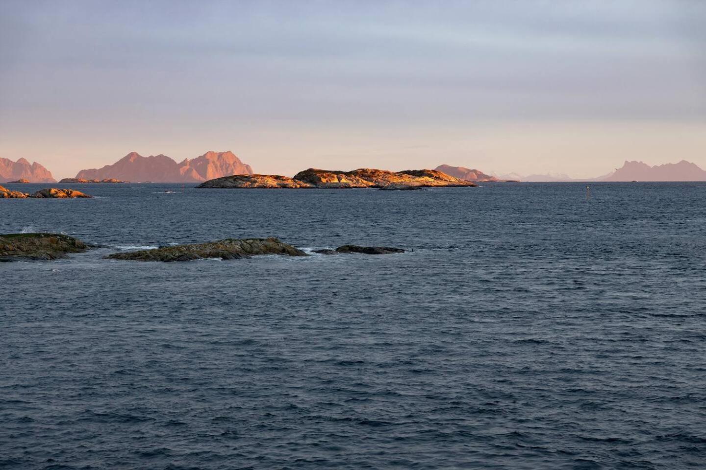 Leilighet Med Fantastisk Utsikt Henningsvær Extérieur photo