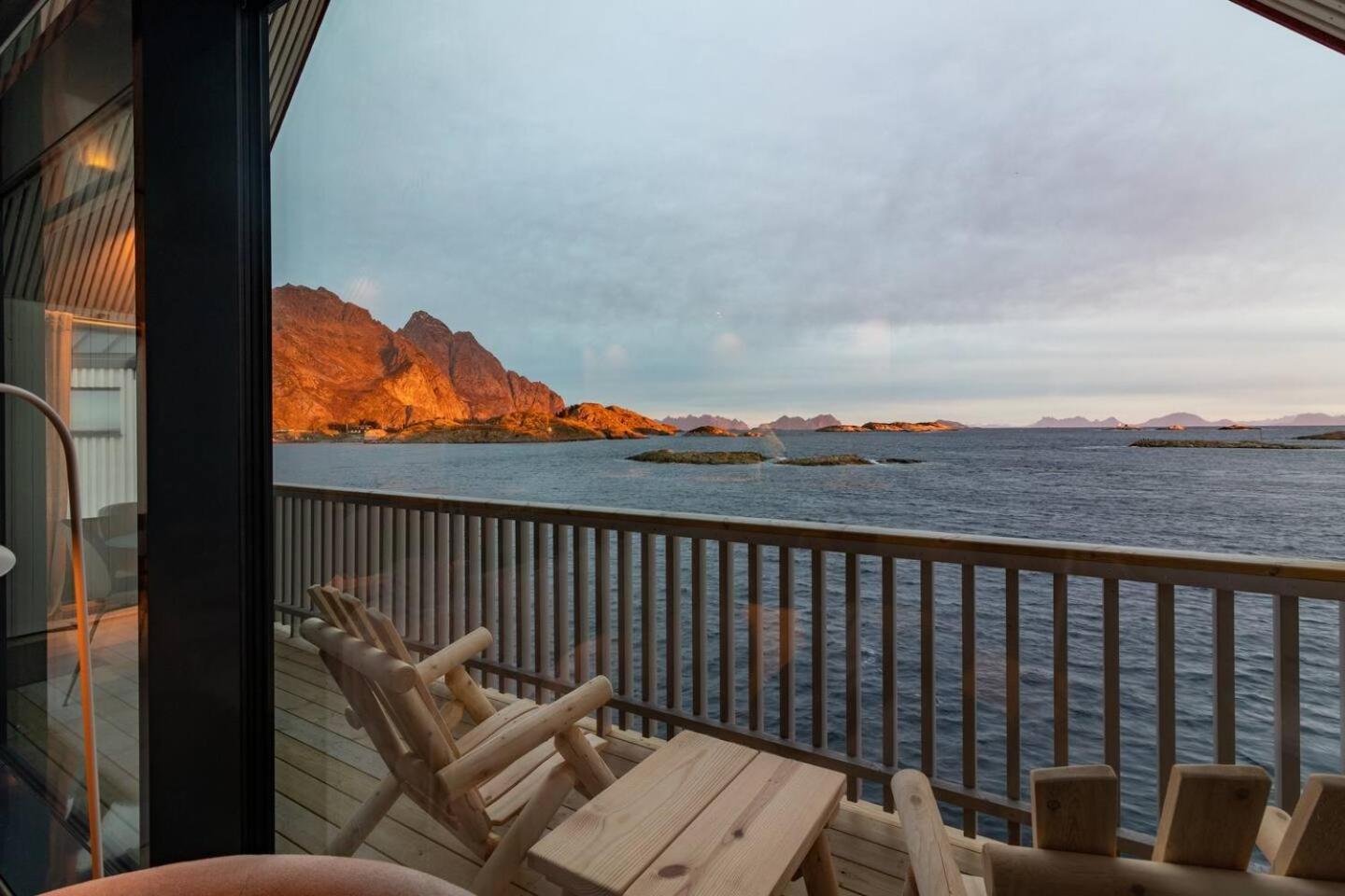 Leilighet Med Fantastisk Utsikt Henningsvær Extérieur photo